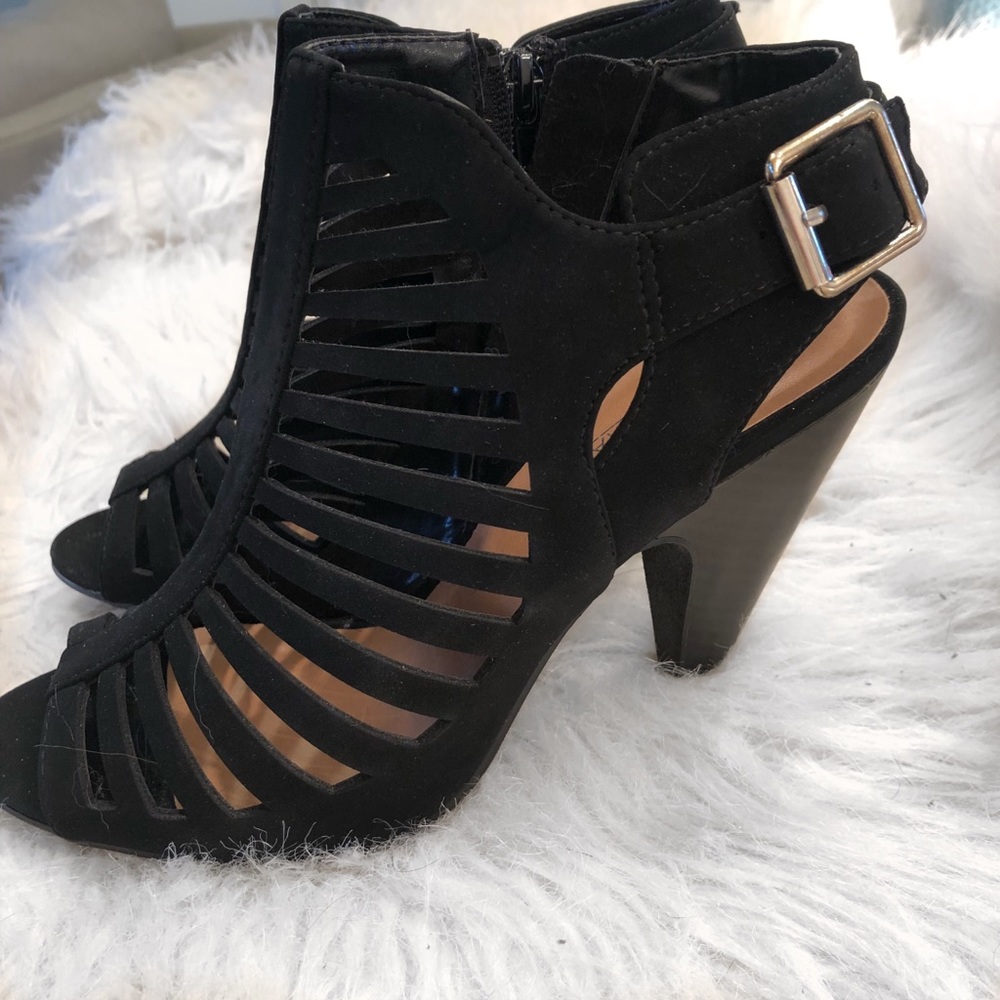 NEW! Black Strappy Heels Booties Womens Size 8